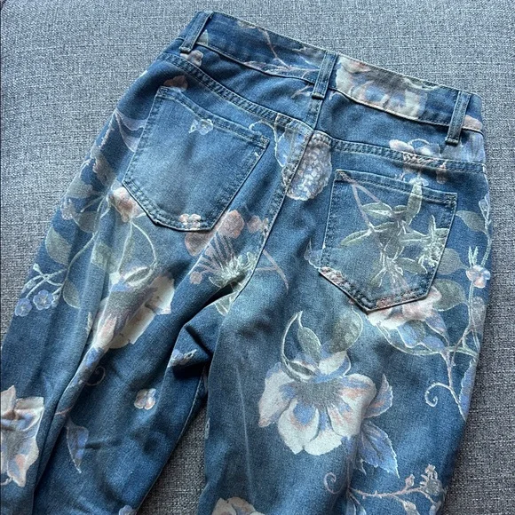 Wide Leg Floral Oversized Jeans - Picture 4 of 4